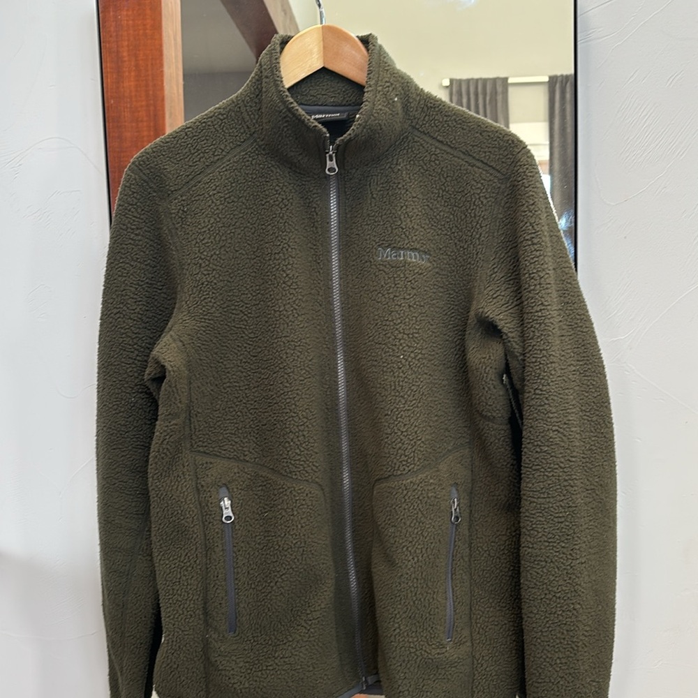 Marmot Men’s Fleece
Size medium 
Army Green color
